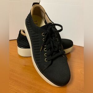 TRAQ By Alegria Lace-Up Magiq Black Sneakers Women's Size 7.5 (37)